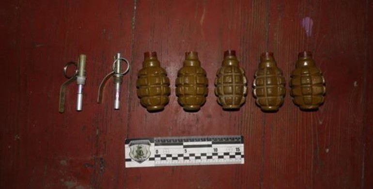 Житель Рівненщини зберігав удома п’ять гранат, які привіз із зони АТО (ФОТО)